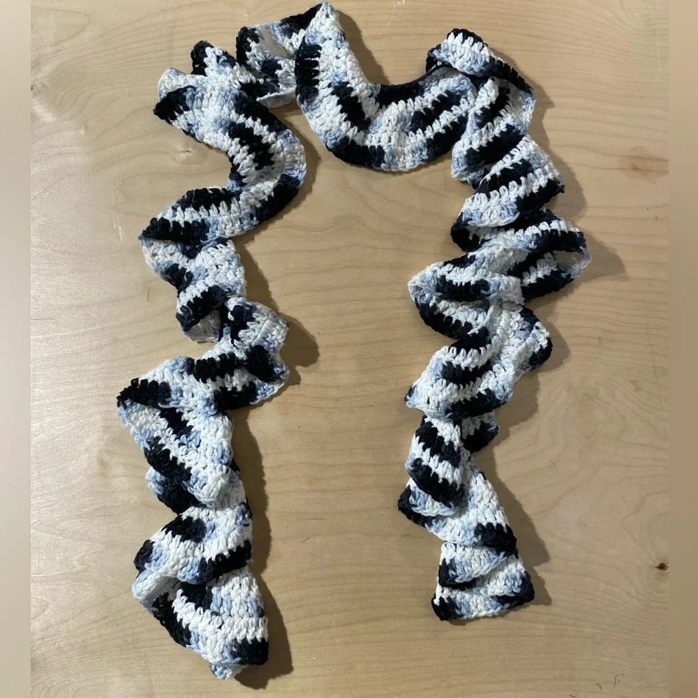 Black and White Ruffled Crochet Scarf (FC)